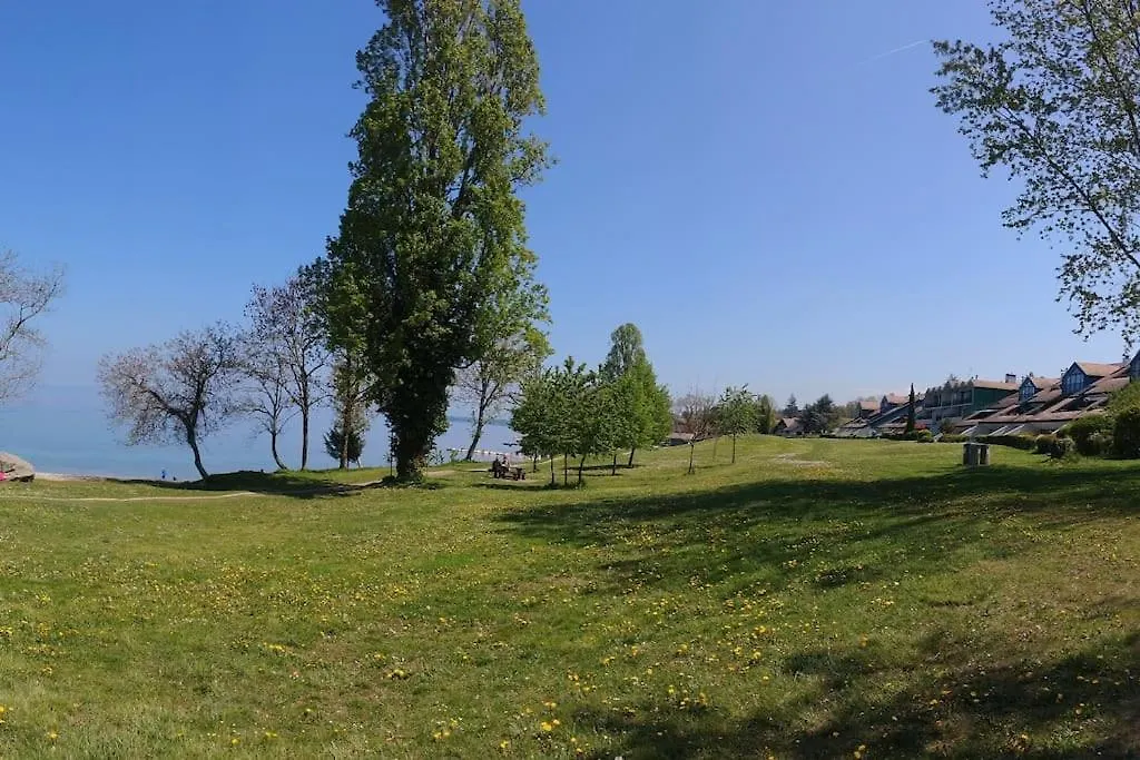 Lakefront. Appartement Pieds Dans L'Eau. View And Direct Access To The Lake. Anthy-sur-Leman 公寓