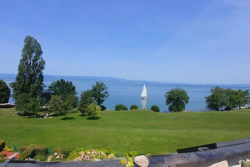 Lakefront. Appartement Pieds Dans L'Eau. View And Direct Access To The Lake. Anthy-sur-Leman