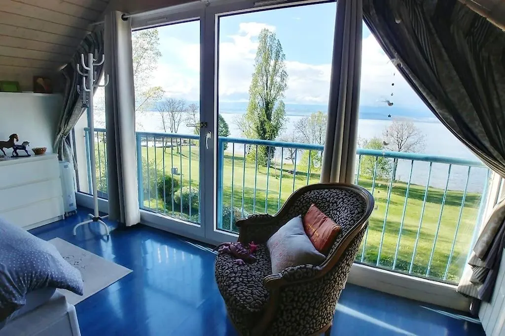 Lakefront. Appartement Pieds Dans L'Eau. View And Direct Access To The Lake. Anthy-sur-Leman